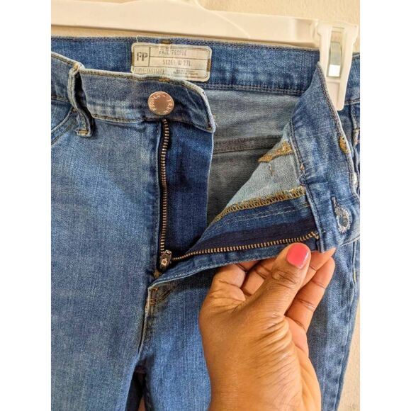 Free People Skinny Jeans Womens Size 27 Blue Mid Rise Cropped Frayed Hem Stretch - Picture 7 of 9